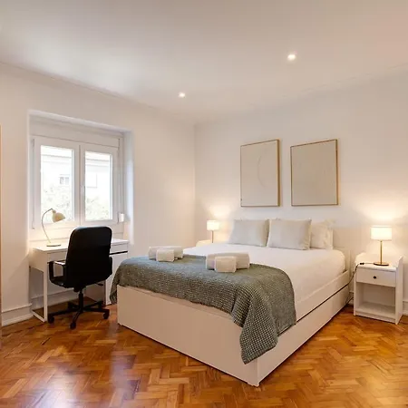 Spacious Tailor Made Flat With Ac In Areeiro * Lisboa
