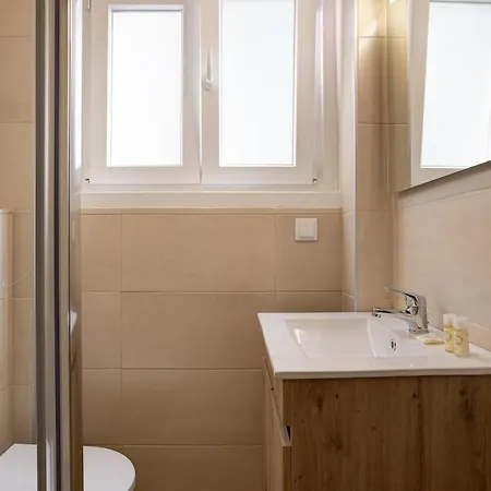 Spacious Tailor Made Flat With Ac In Areeiro شقة