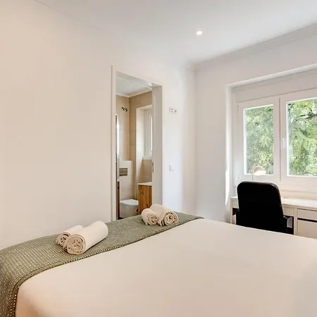Spacious Tailor Made Flat With Ac In Areeiro Lisboa