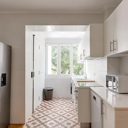 Spacious Tailor Made Flat With Ac In Areeiro شقة Lisboa