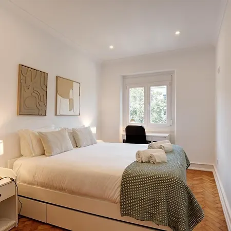 Spacious Tailor Made Flat With Ac In Areeiro