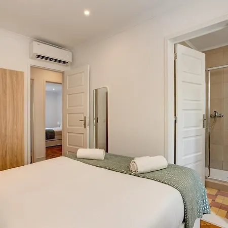 Spacious Tailor Made Flat With Ac In Areeiro
