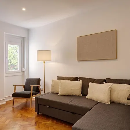 Appartamento Spacious Tailor Made Flat With Ac In Areeiro *