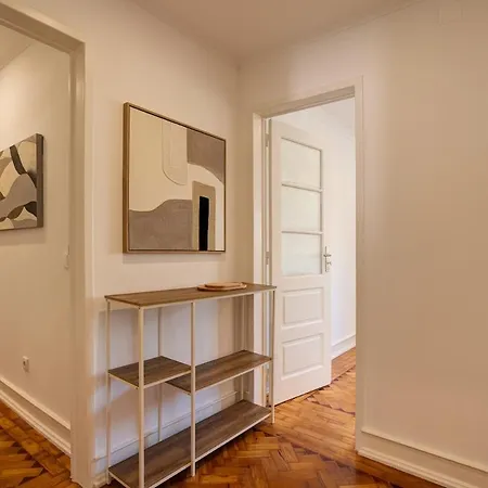 Spacious Tailor Made Flat With Ac In Areeiro