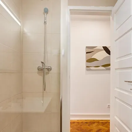 شقة Spacious Tailor Made Flat With Ac In Areeiro