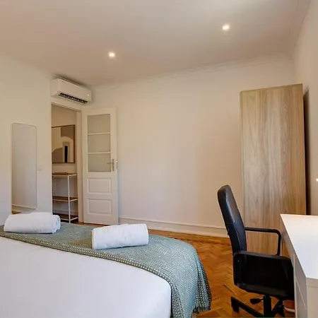 Spacious Tailor Made Flat With Ac In Areeiro شقة *